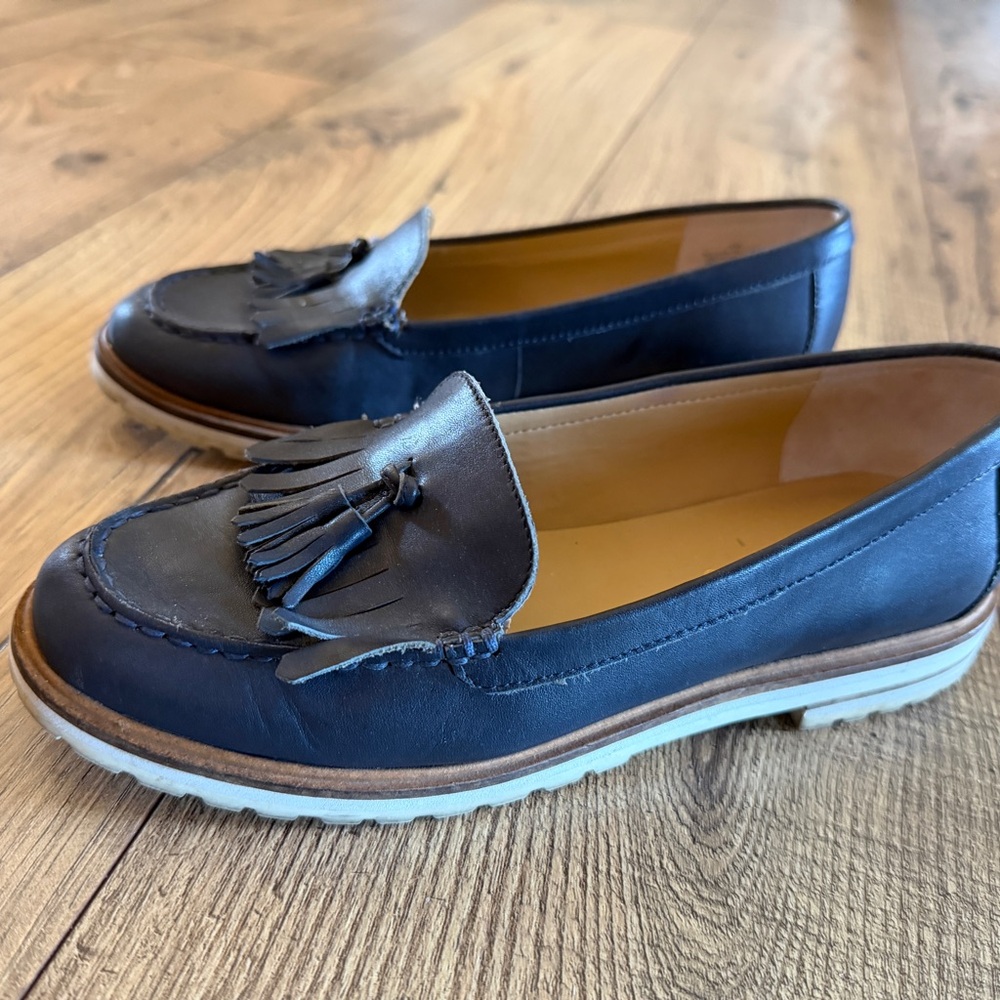 Talbots Ladies Size 6 Elegant Navy Loafers with Fringe Detail
